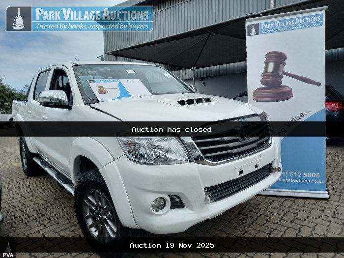 2016 TOYOTA HILUX 3.0 D-4D LEGEND 45 (ODO : 349643)