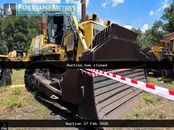 LOT ASSORTED SCRAP - 1 X DOZER AND 1 X DUMP TRUCK WITH 1 X EXCAVATOR