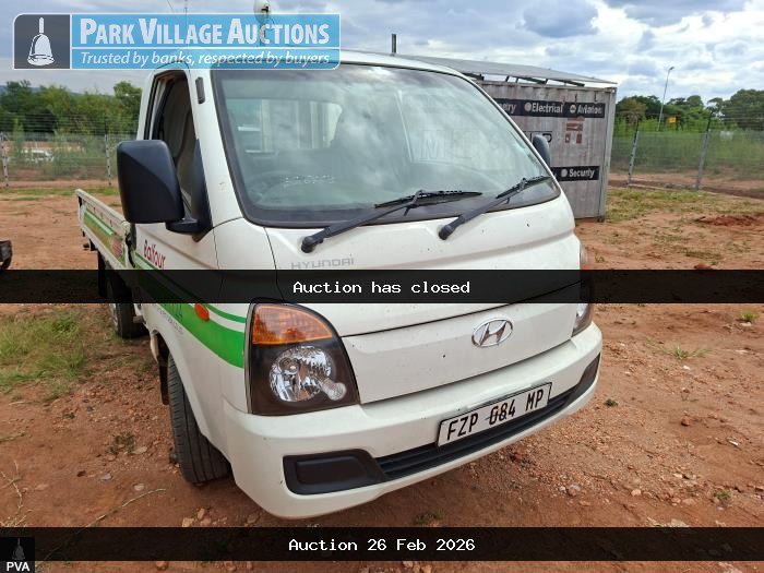 2013 HYUNDAI H100 2.6D DROP SIDE LDV