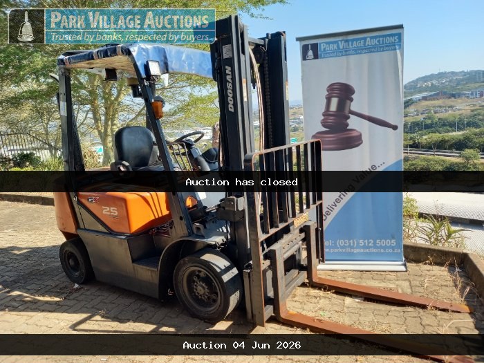 2014 DOOSAN 2.5 TON FORKLIFT