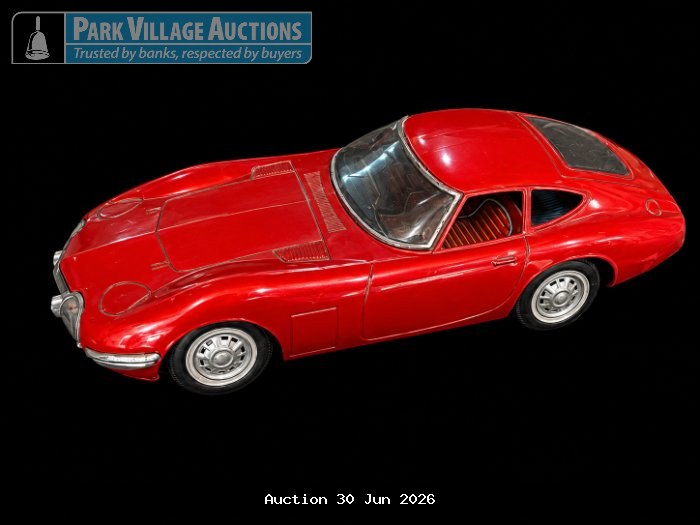 TOYOYA 2000GT VINTAGE RED SPORTS CAR MODEL WITH SLEEK CLASSIC STYLING