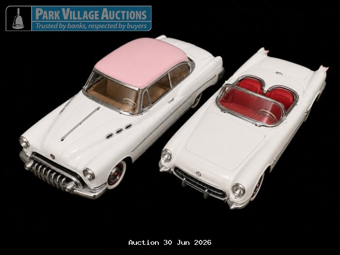 CHEVROLETTE MF 317 & VINTAGE COLLECTIBLE WITH PINK ROOF