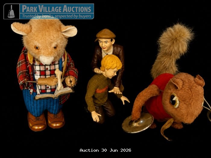 MIXED VINTAGE TOYS, INCLUDING CHARACTER FIGURES AND A PLUSH SQUIRREL