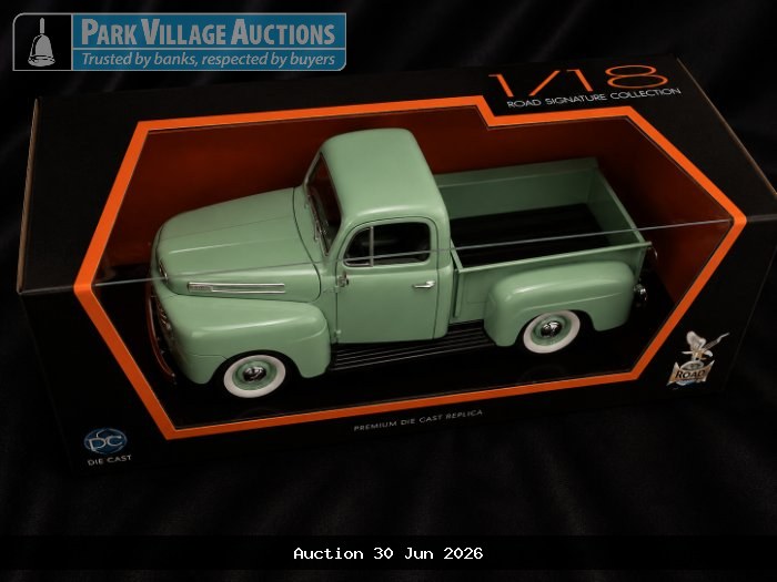 BOXED 1/18SCALE ROAD SIGNATURE DIE-CAST PICKUP MODEL IN LIGHT GREEN