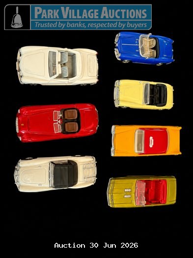 CORGI TOYS, DINKY TOYS, AUSTIN HEALEY ASSORTED CONVERTIBLE AND CLASSIC MODEL CARS