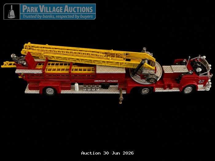 CORGI MAJOR TOYS AMERICAN LAFRANCE DIE-CAST FIRE ENGINE MODEL WITH AN EXTENDED YELLOW LADDER AND DETAILED RED BODY