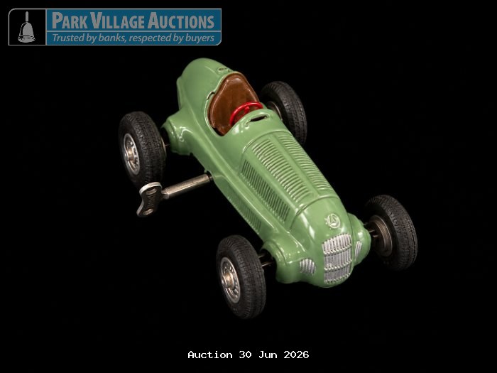 SCHUCO STUDIO 1050 GREEN VINTAGE-STYLE DIE-CAST RACING CAR MODEL WITH WIND-UP KEY