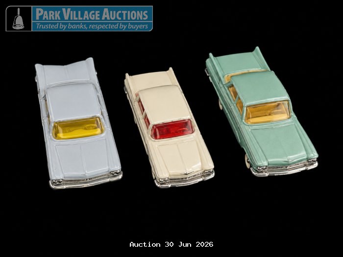 DINKEY TOYS & CORGI TOYS 3 X VINTAGE DIE-CAST STATION WAGON MODELS IN LIGHT BLUE, CREAM AND MINT GREEN