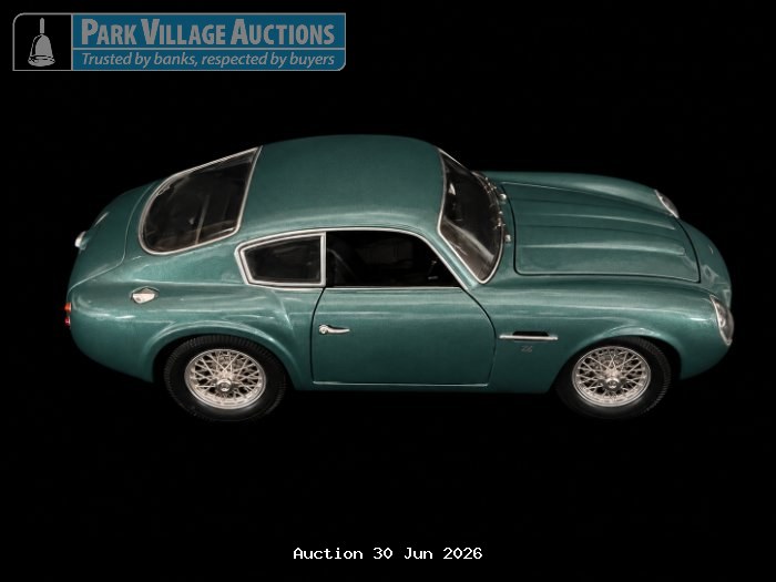 1961 ASTON MARTIN DB4GT ZAGATO GREEN DIE-CAST CLASSIC SPORTS COUP MODEL WITH WIRE-SPOKE WHEELS AND DETAILED SIDE PROFILE