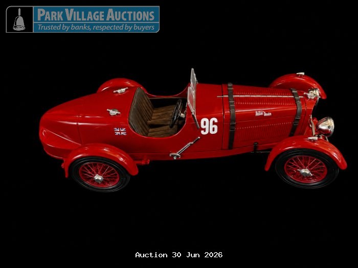 1932 ASTON MARTIN LE MARIS RED AUSTIN DEVLIN DIE-CAST VINTAGE RACING CAR MODEL WITH NUMBER 96 DETAILING AND UNION JACK EMBLEM