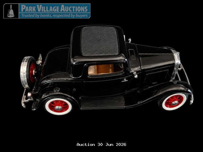 ROADLEGENDS 1932 FORD 3-WINDOW COUPE BLACK VINTAGE-STYLE DIE-CAST CLASSIC COUP MODEL WITH RED SPOKED WHEELS, CHROME DETAILING AND WHITEWALL TYRES,