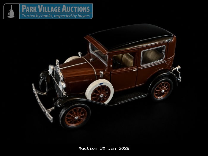 1931 FORD MODEL A, BROWN VINTAGE-STYLE DIE-CAST CLASSIC SALOON MODEL WITH BLACK ROOF, CHROME DETAILING AND SPOKED WHEELS