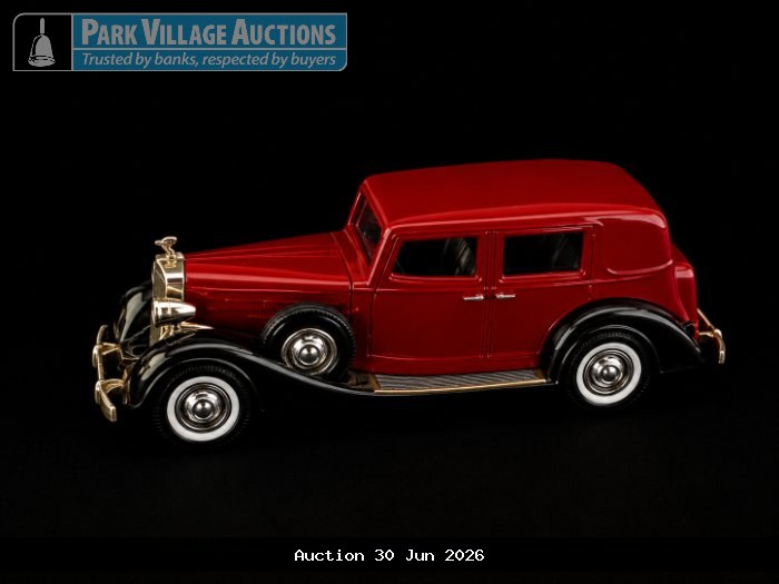 SOLIDO 1937 PACKARD, RED VINTAGE-STYLE DIE-CAST CLASSIC SALOON MODEL WITH BLACK FENDERS,