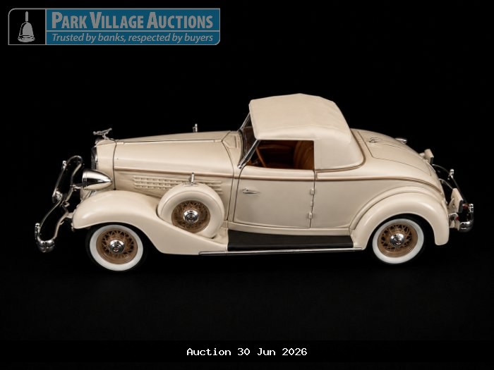 1935 AUBURN 851 CREAM VINTAGE-STYLE DIE-CAST CONVERTIBLE COUP MODEL WITH MATCHING SOFT-TOP, GOLD SPOKED WHEELS,