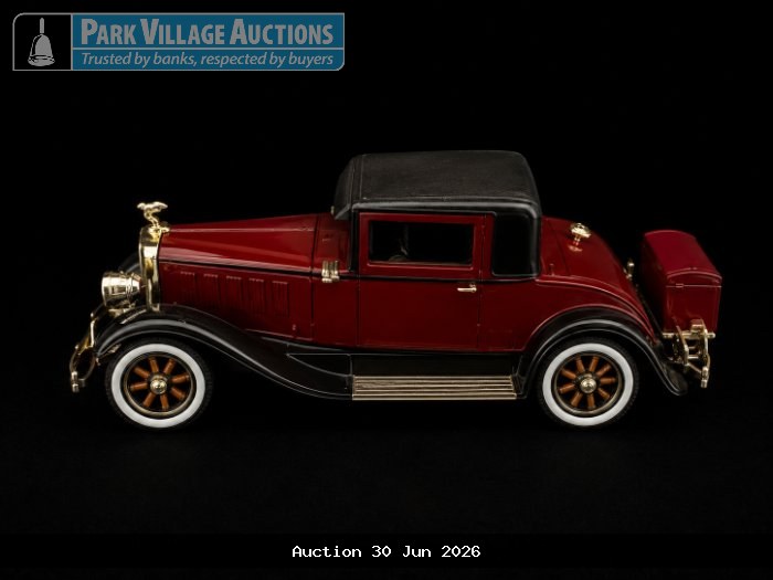 SIGNATURE 1930 HUDSON MAROON VINTAGE-STYLE DIE-CAST CLASSIC COUP MODEL WITH BLACK ROOF, GOLD DETAILING AND WHITEWALL TYRES