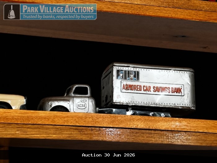 VINTAGE-STYLE ARMOURED SAVINGS BANK TRUCK WITH A SILVER BODY AND WORN COLLECTIBLE FINISH