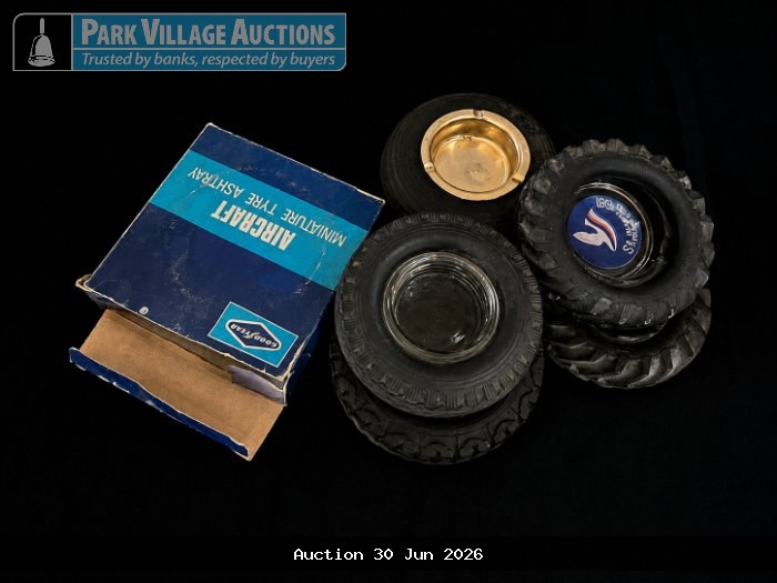 SET OF VINTAGE-STYLE TYRE ASHTRAYS WITH A GOODYEAR AIRCRAFT MINIATURE TYRE BOX