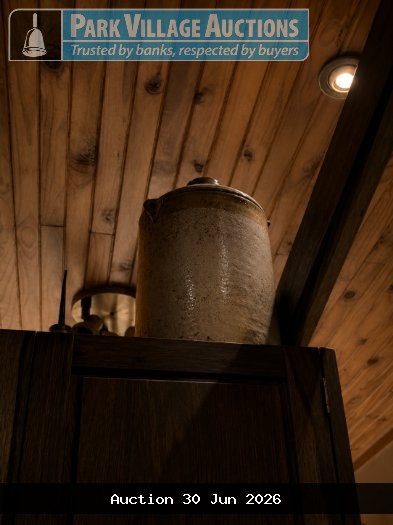 LARGE VINTAGE-STYLE CERAMIC STORAGE JAR WITH LID AND RUSTIC GLAZED FINISH
