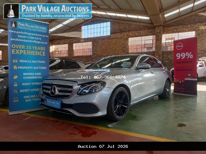 2017 MERCEDES-BENZ E 200 AVANTGARDE (ODO : 122238)
