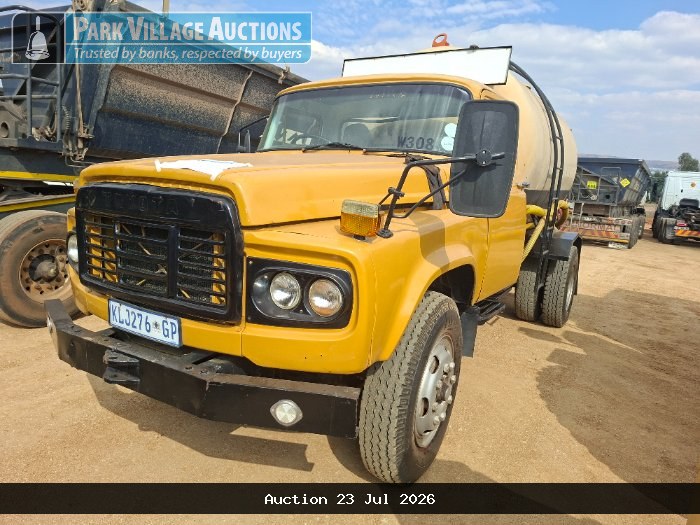 TOYOTA DA 110D- 3 6000LTR WATER TANKER TRUCK WITH PTO
