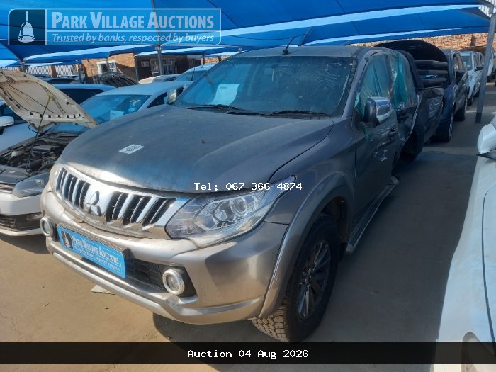 2018 MITSUBISHI TRITON 2.4 DI-DC AT PU DC (ODO : 220848)