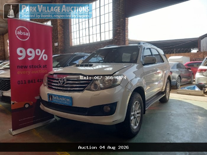 2014 TOYOTA FORTUNER 3.0D-4D RB AT (ODO : 275445)