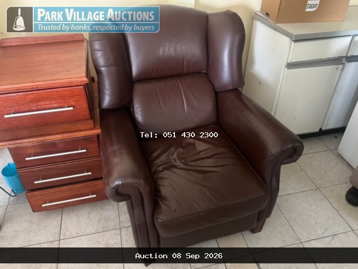 BROWN LEATHER CHAIR