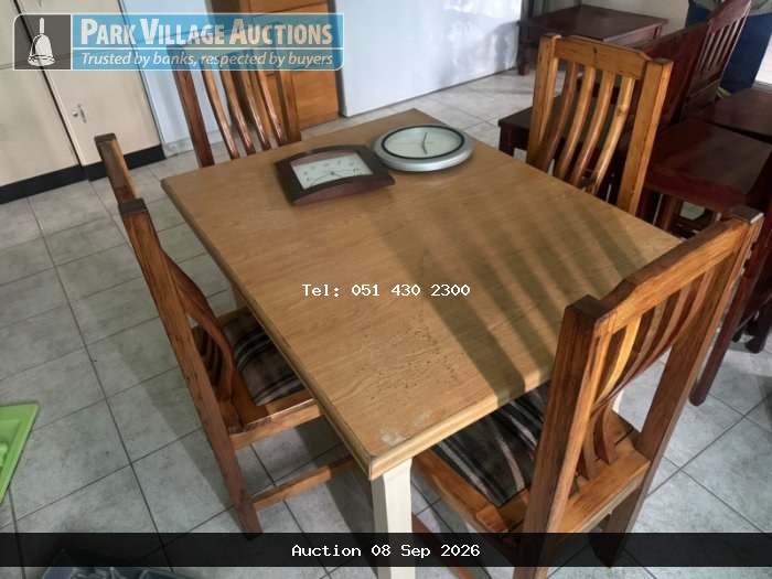 TABLE WITH 4 CHAIRS & TWO CLOCKS