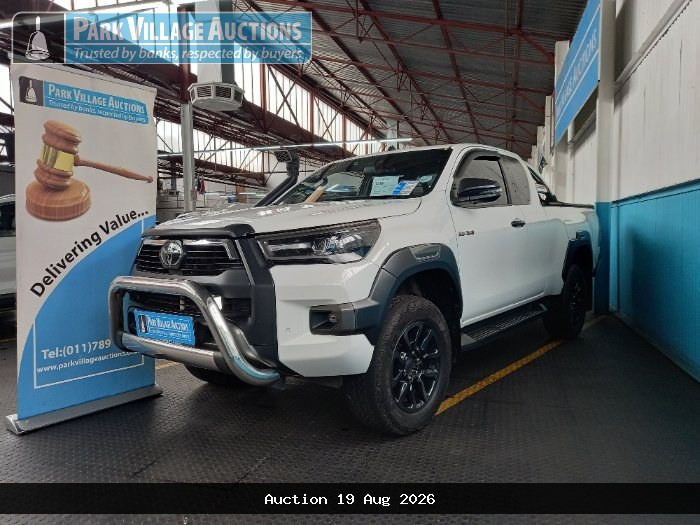 2023 TOYOTA HILUX 2.8 GD-6 RB LEGEND 4X4 PU ECAB (ODO : 109713)