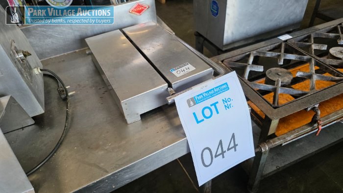 STAINLESS STEEL CHEESE SLICER - EXCLUDING TABLE