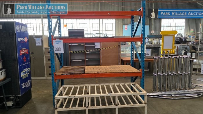 STEEL MULTI TIER INDUSTRIAL SHELVING AND 2 X STEEL FRAME