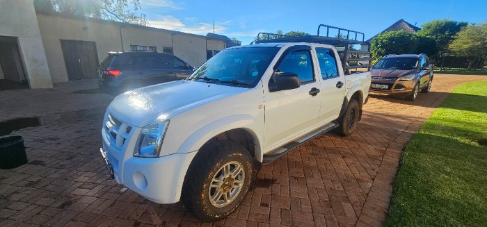 2012 ISUZU -KB 250 D-TEQ LE P/U D/C 
REGISTRATION NR: HVJ661NW
VIN NR: ADM2RD86PA4593911
163 835 KM