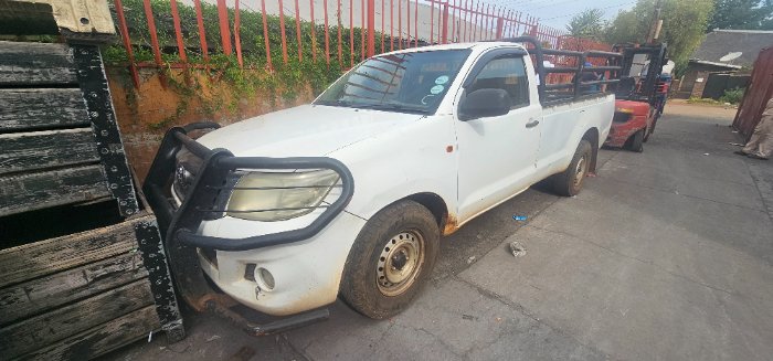 2012 TOYOTA HILUX 2.0 VVTI P/U S/C 
REGISTRATION NR: CFD823NC
VIN NR: AHTCW12G704041748
463 778 KM
