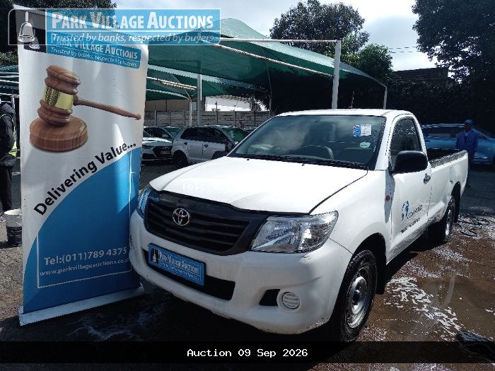 2015 TOYOTA HILUX (ODO : NO READING)