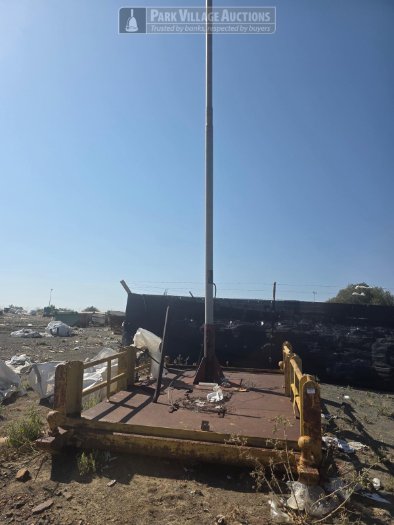 1 X LIGHTING MOBILE PLATFORM - MOVABLE