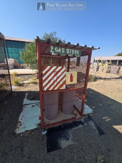 1 X GAS STORE 2 WITH CYLINDERS