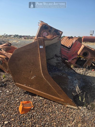 1 X USED LOADER BUCKET