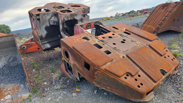 1 X LOADER CHASSIS - SCRAP