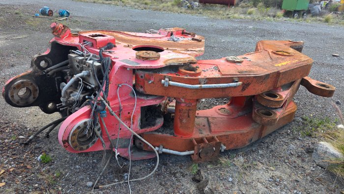 1 X FRONT PORTION OF LOADER ARM - SCRAP