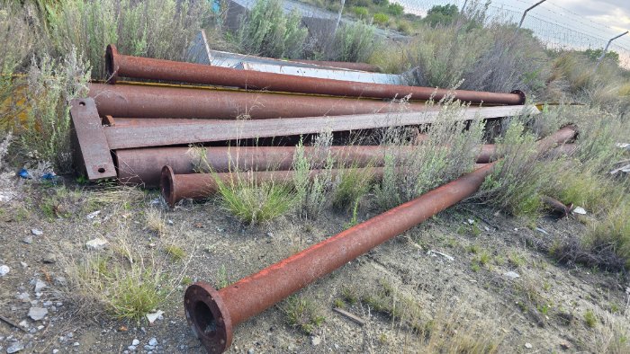 LOT ASSORTED FLANGE PIPES, STEEL BEAMS AND PIPES