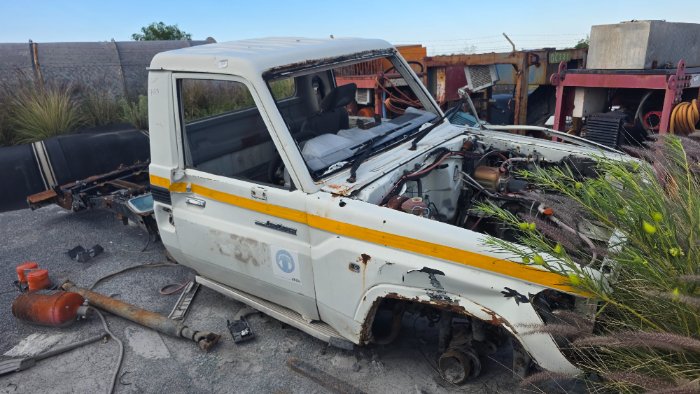 1 X TOYOTA LAND CRUISER 79 CHASSIS AND CAB