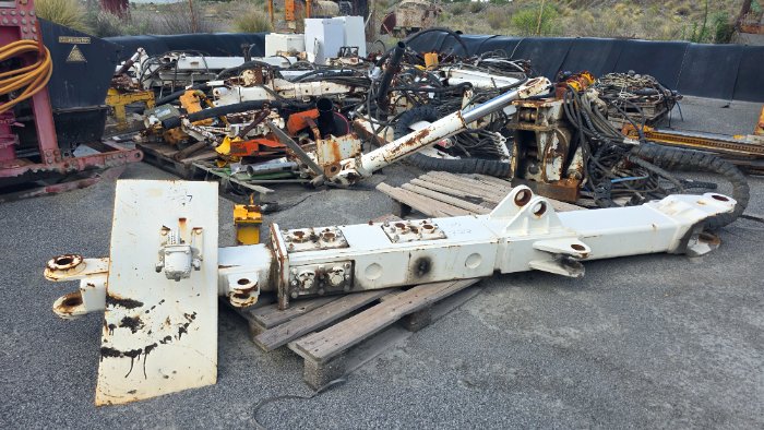 LOT ROCK BREAKER BOOMS