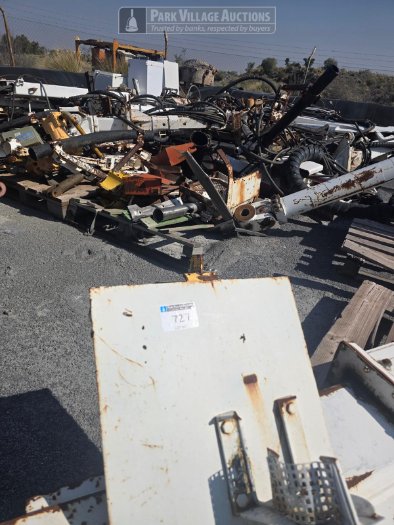 LOT ROCK BREAKER BOOMS