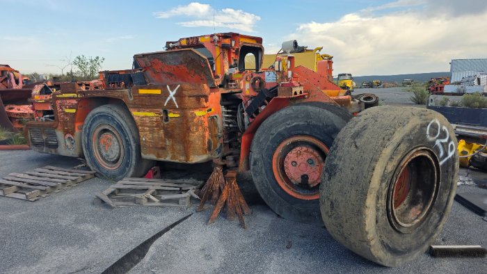 1 X SANDVIK 0269 LOADER - NON RUNNER - SCRAP