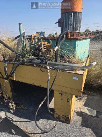 2 PIECE SCRAP METAL POWER PACK AND WHEEL LOADER PART - SCRAP