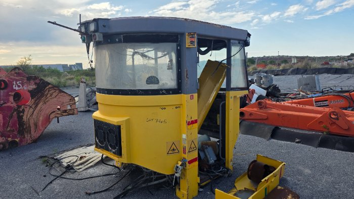 LOT SIMBA RIG SPARES - DIFFERENT PIECES CAB AND BIN