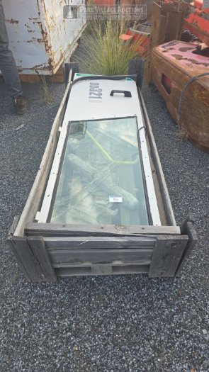 1 X SANDVIK DD321 DOOR - CRACKED WINDOW