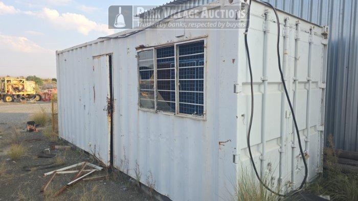 1 X 6M STEEL CONTAINER FILLED WITH MESH LOCKERS
