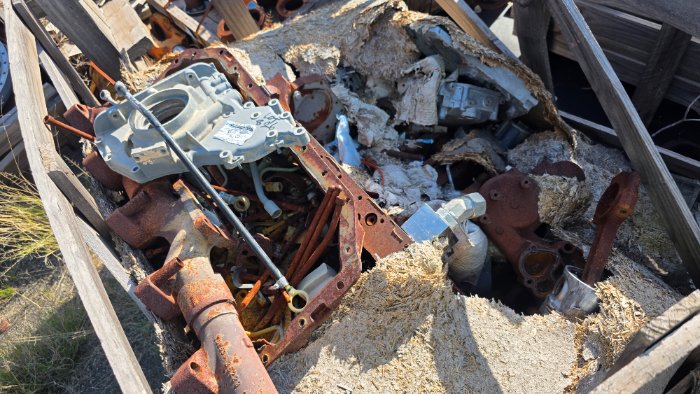 ASSORTED ENGINE SPARES - OLD SCRAP