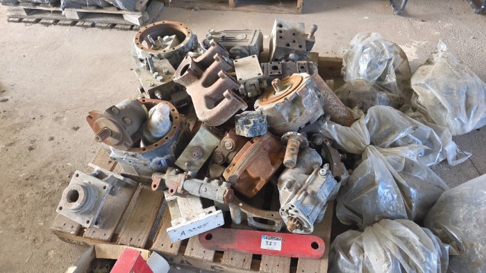 ASSORTED STEEL - SCRAP INSIDE STEEL SHELTER